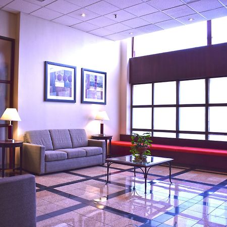 Hamilton Plaza Hotel And Conference Centre Extérieur photo
