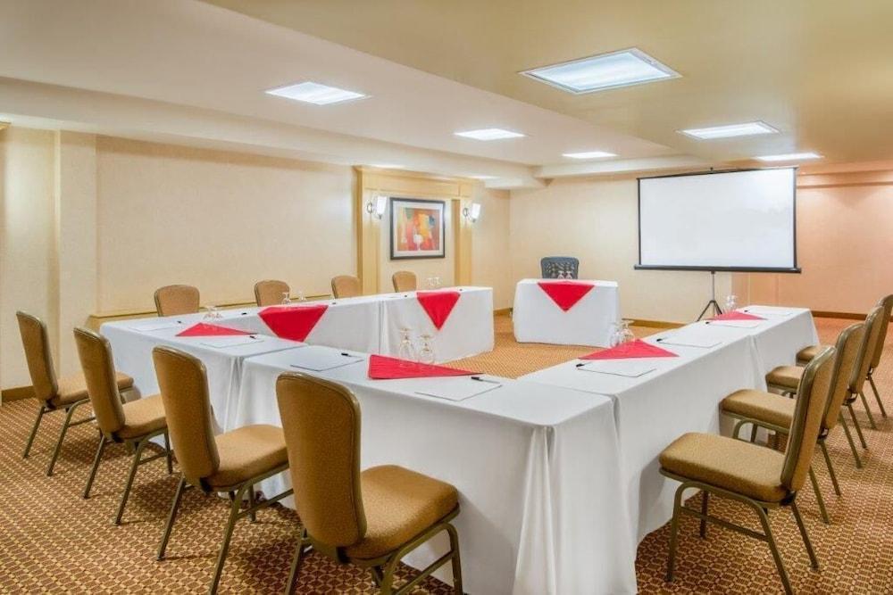 Hamilton Plaza Hotel And Conference Centre Extérieur photo
