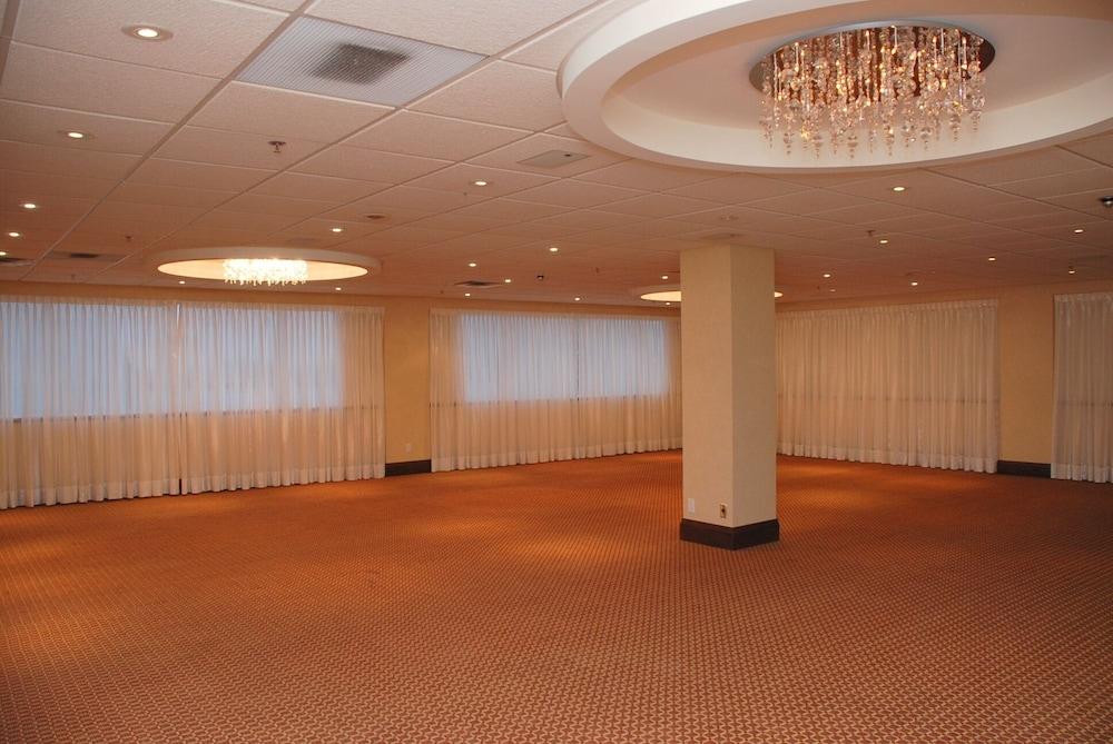 Hamilton Plaza Hotel And Conference Centre Extérieur photo
